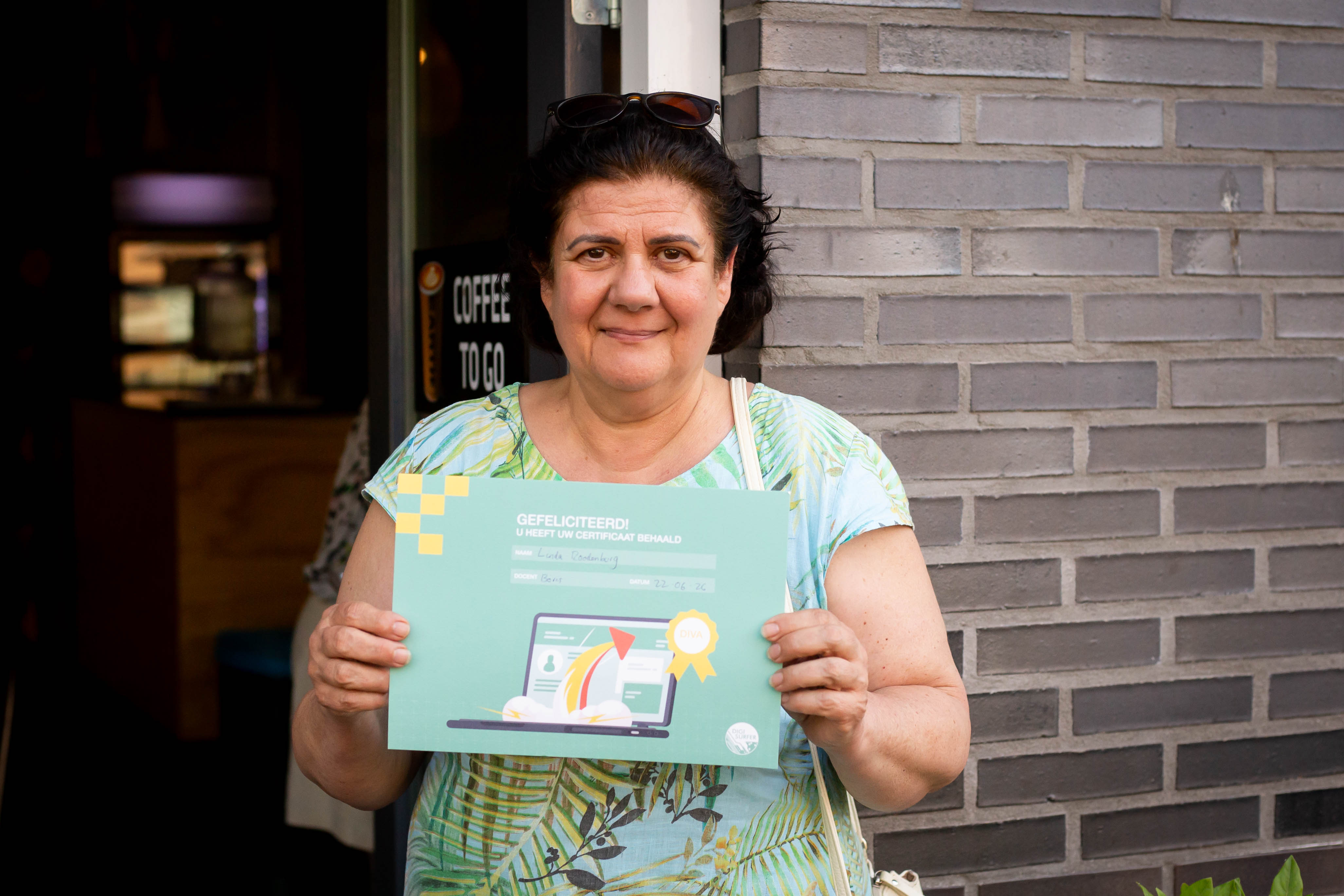 Linda: "Op mijn telefoon kon ik al veel, maar een laptop was helemaal nieuw voor mij."